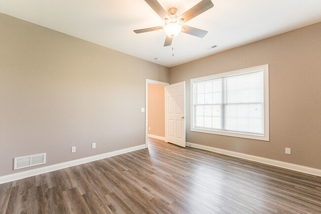 Building Photo - 2368 Concord Dr