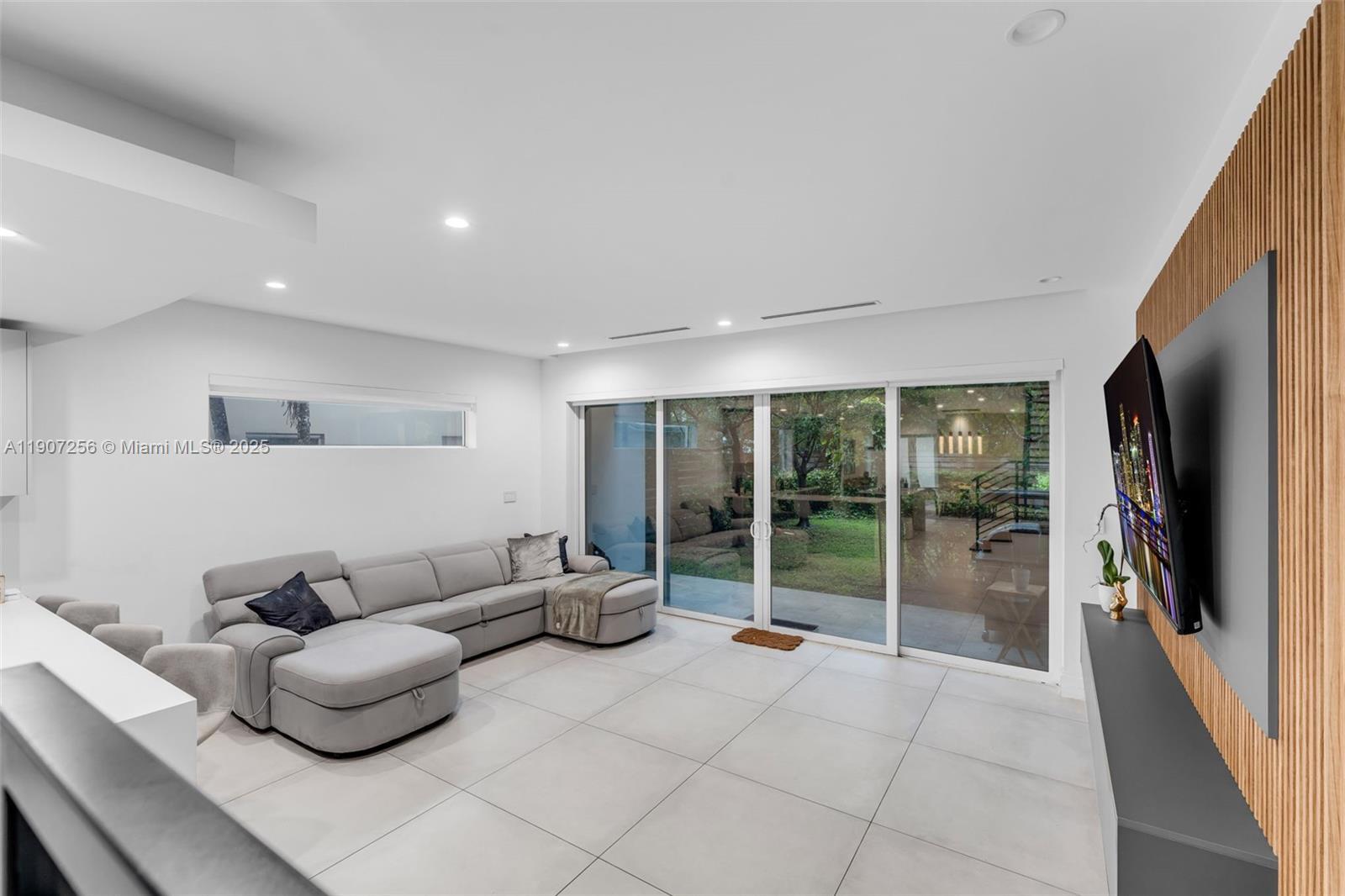 Building Photo - 3048 SW 18th St