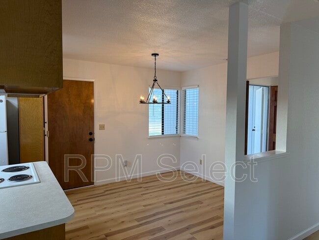 Building Photo - 6630 Manassero Way