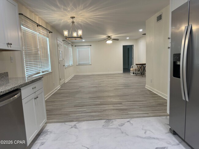 Building Photo - 4900 S Lakewood Dr