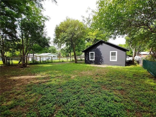 Building Photo - 1705 Singleton Ave