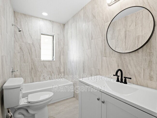 Building Photo - 7740 Pine Lake Dr