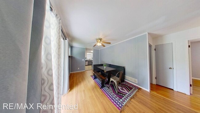 Building Photo - 3 br, 1.5 bath House - 1009 Seymour Dr.