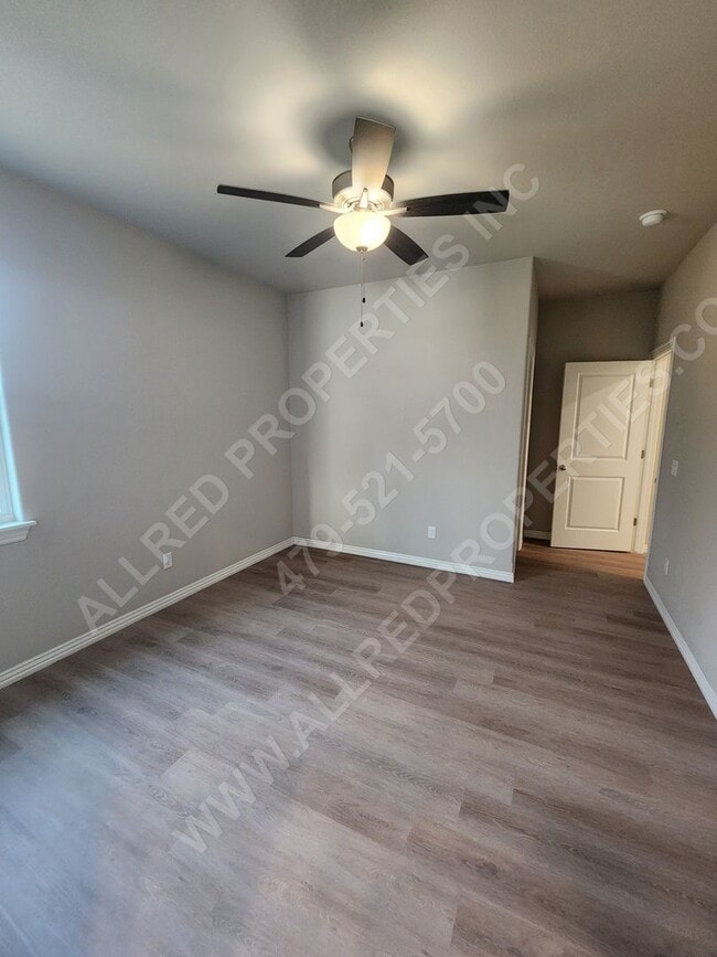 Building Photo - POIGAI ESTATES: BRAND NEW