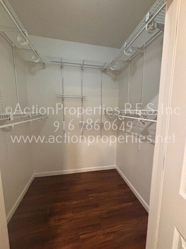 Building Photo - 501 Gibson Dr