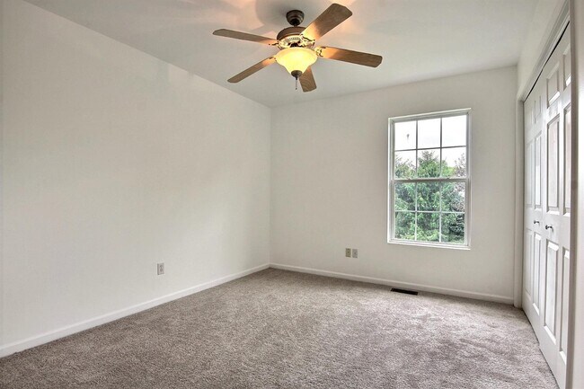 Building Photo - 3 bedroom / 2.5 bathroom Duplex for Rent in Valparaiso