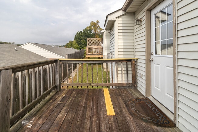 Building Photo - 385 Hawthorne Oaks Way