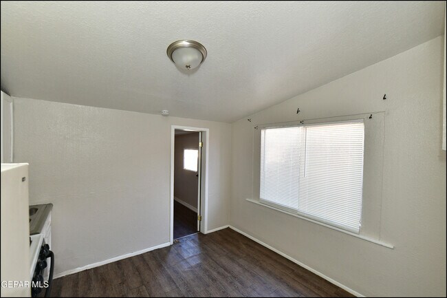 Building Photo - 3519 Douglas Ave