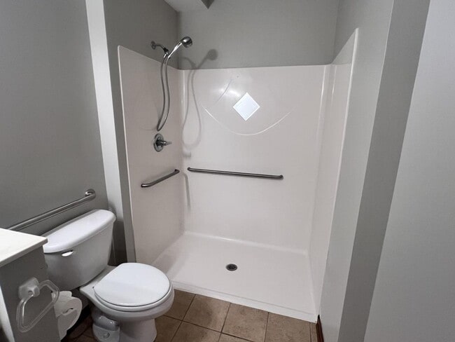 Building Photo - 1301 Tracy Ave