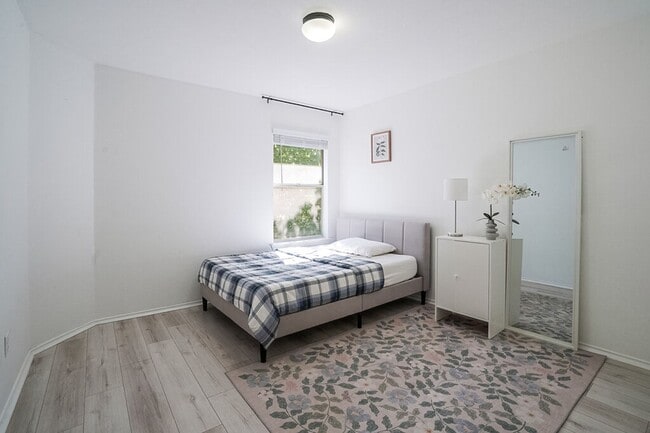 Building Photo - 14817 Single Trce