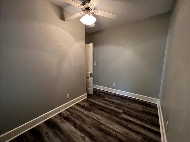 Building Photo - 810 Cecelia St