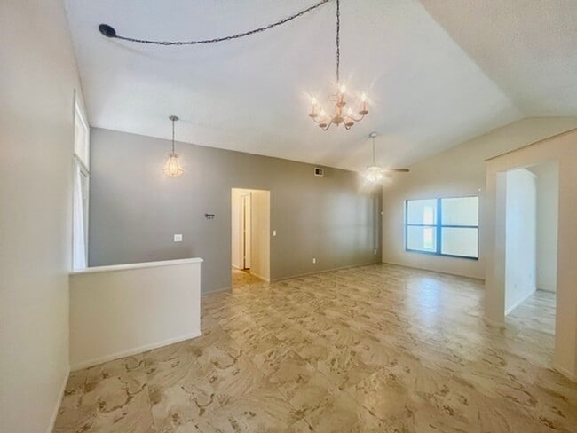 Building Photo - Orlando - 4 Bedroom, 2 Bathroom - $2550.00