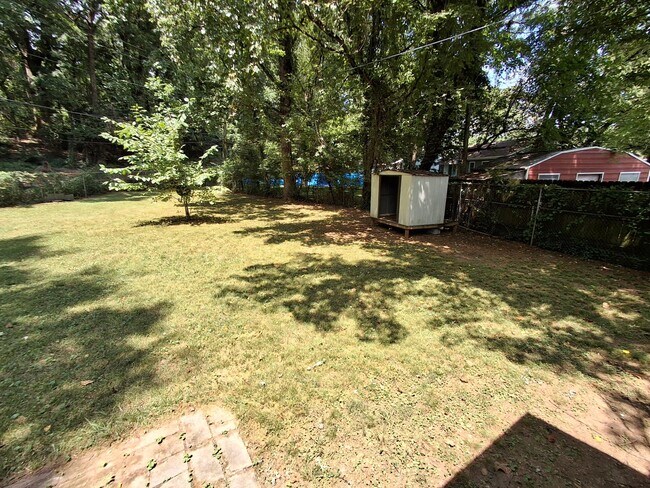 Building Photo - 825 Crestline Cir NW