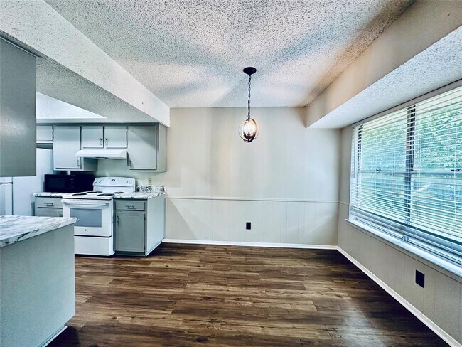 Building Photo - 1504 Sagebrush Dr
