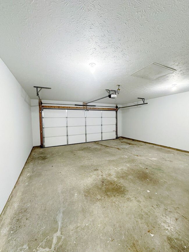 Building Photo - Spacious 3-Bedroom, 2-Bathroom Duplex with...