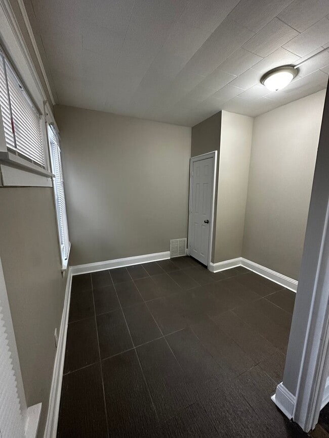 Building Photo - 1608-1610 12th Ave Moline, IL