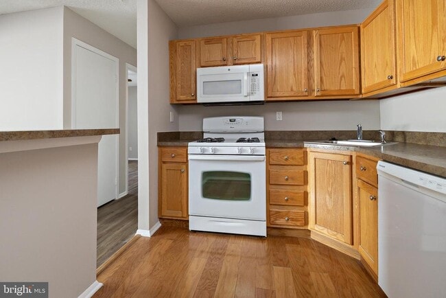 Building Photo - 211 Woodhollow Dr