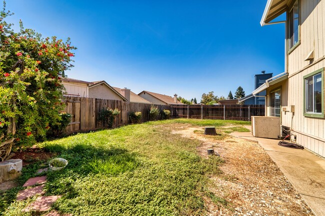 Building Photo - Spacious 4-Bedroom Home Near Happy Park