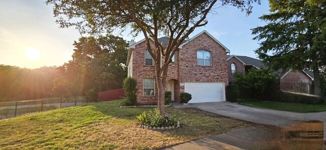 Building Photo - Spacious 2,324 Sqft 4-Bedroom Home with Gr...