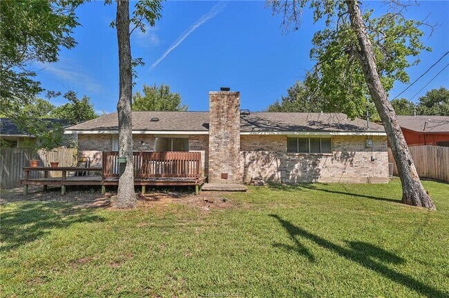 Building Photo - 1200 Holleman Dr