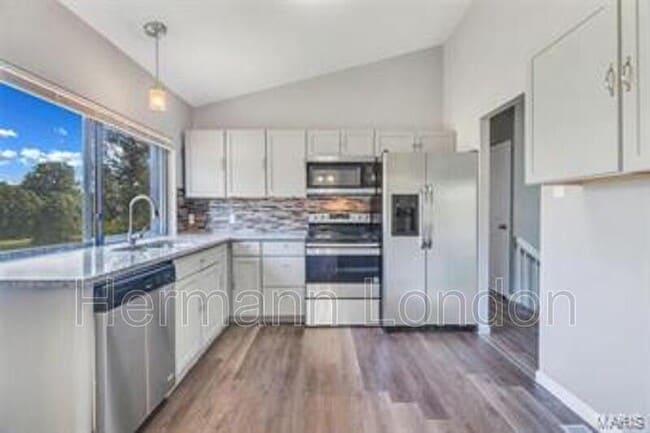 Building Photo - 5227 Suntrail Dr