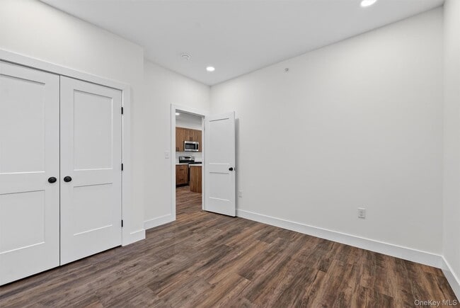 Building Photo - 19 Welling Pl