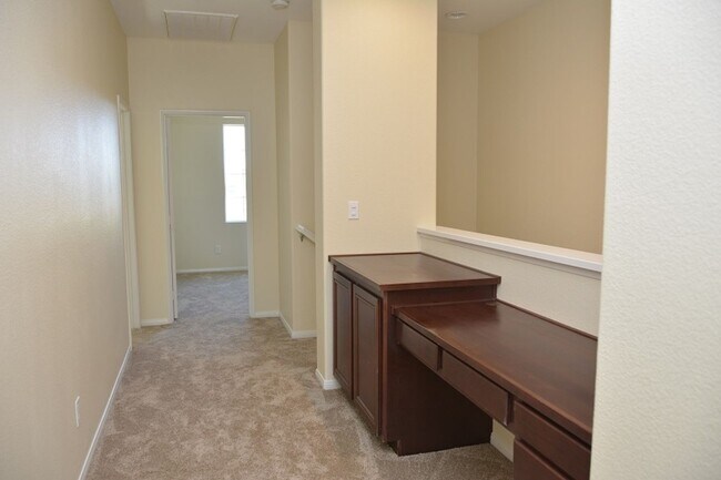 Building Photo - Spacious 3 BD, 3 BA Townhome in Airoso of Carmel Valley!