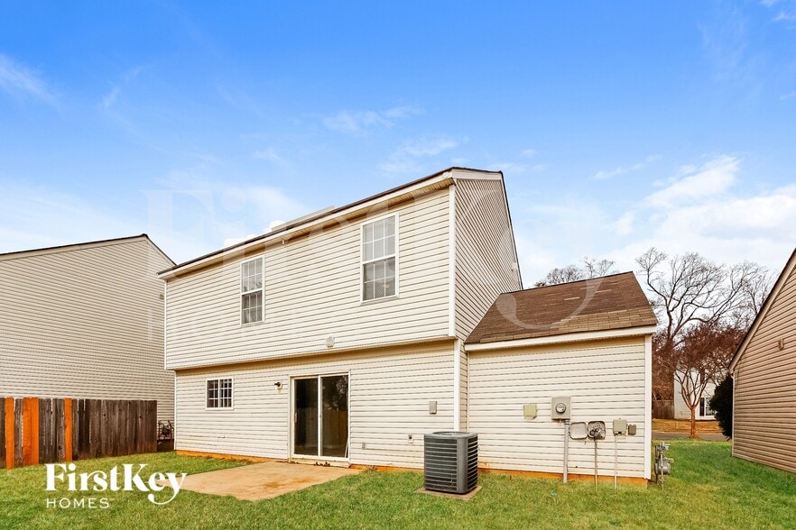 Building Photo - 5327 Peachwood Dr