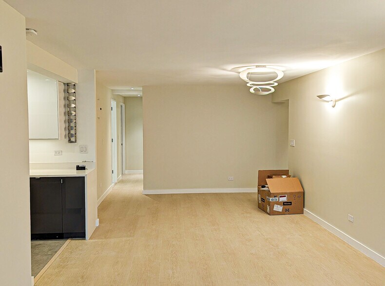 Building Photo - 420 E 64th St