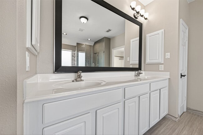 Building Photo - 12414 Montebello Manor Ln