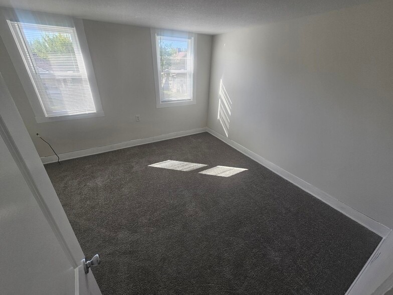 Building Photo - 313 W Findlay St