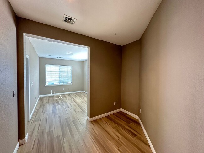 Building Photo - Mountains Edge-Pod 129