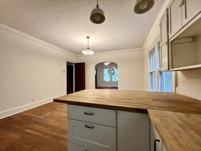 Primary Photo - 3 Bed | 1 Bath Single Family Home