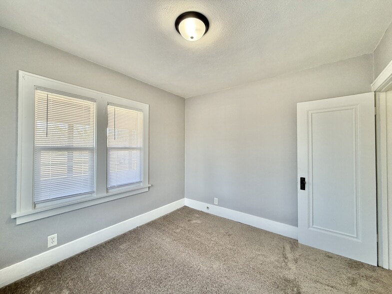 Building Photo - 1212 Center Ave