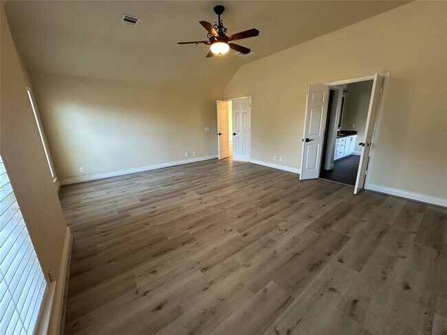 Building Photo - 5703 Saragosa Dr
