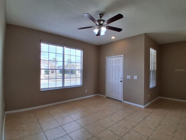 Building Photo - 325 Piano Ln