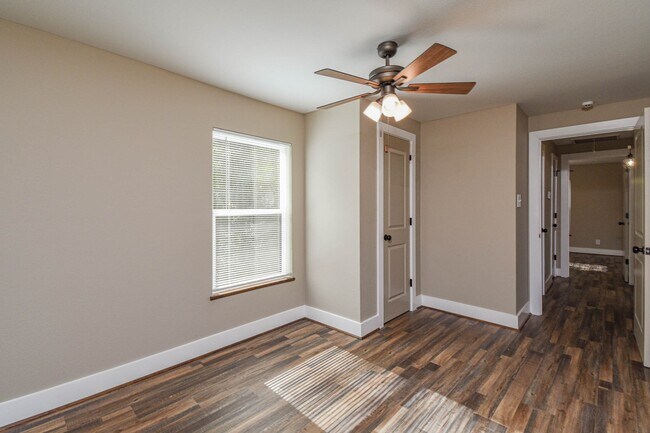 Building Photo - 9126 Lazy Ln