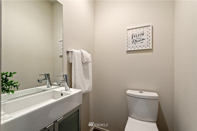 Building Photo - 2321 Boylston Ave E