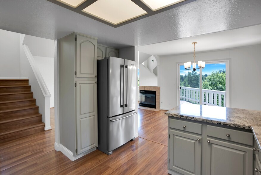 Building Photo - 813 Isbel Ct
