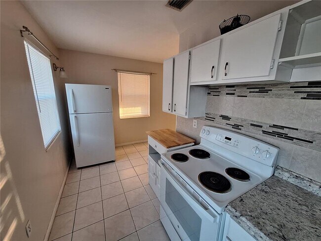 Building Photo - 8564 Agress Ave