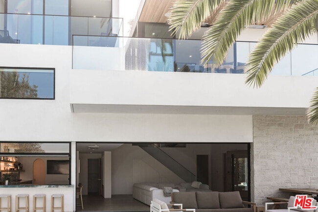 Building Photo - 606 N Ardmore Ave