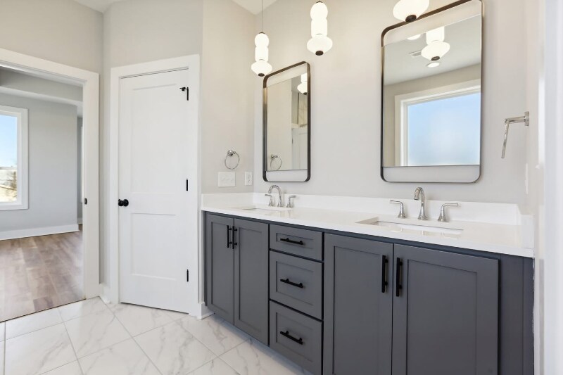 Building Photo - 107 E 9th St