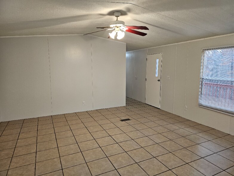 Building Photo - 1057 Hibiscus Rd