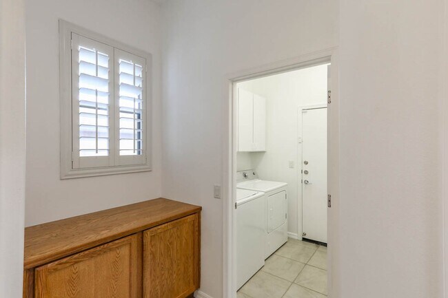 Building Photo - Anthem Country Club Beauty w/ Casita