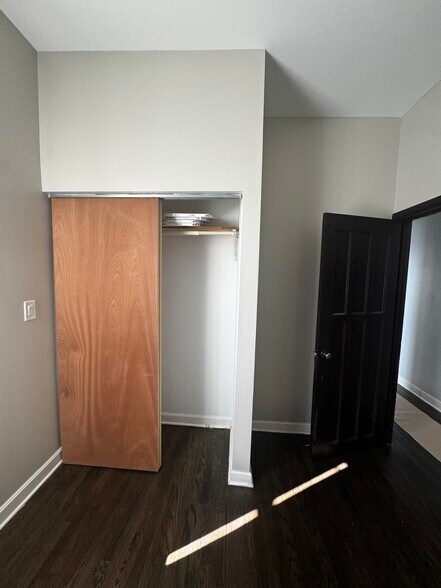 Building Photo - 437 E 46th St