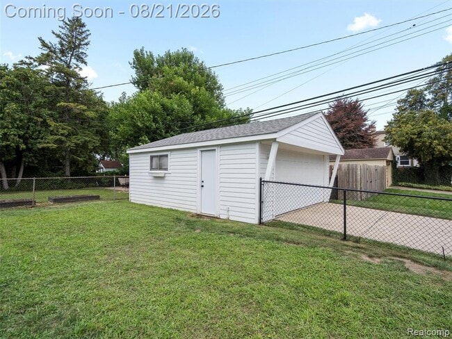 Building Photo - 1027 S Wilson Ave