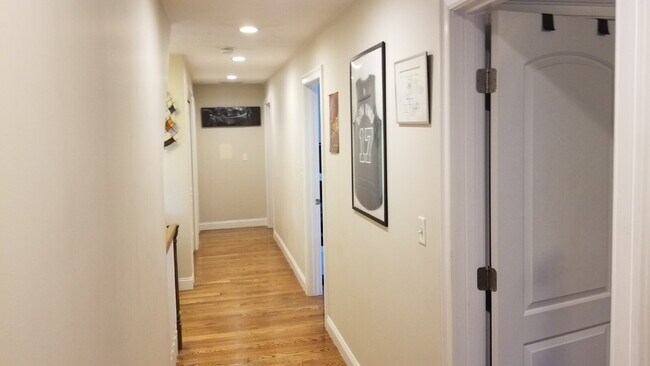 Building Photo - Luxurious 4bd/2.5ba house in quiet Boston neighborhood