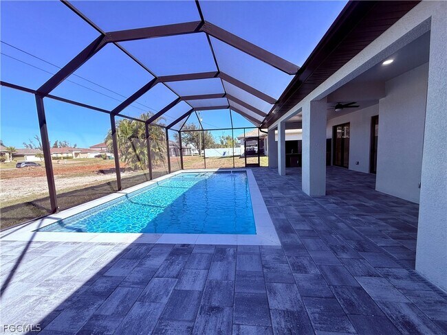 Building Photo - 106 NE 8th Pl