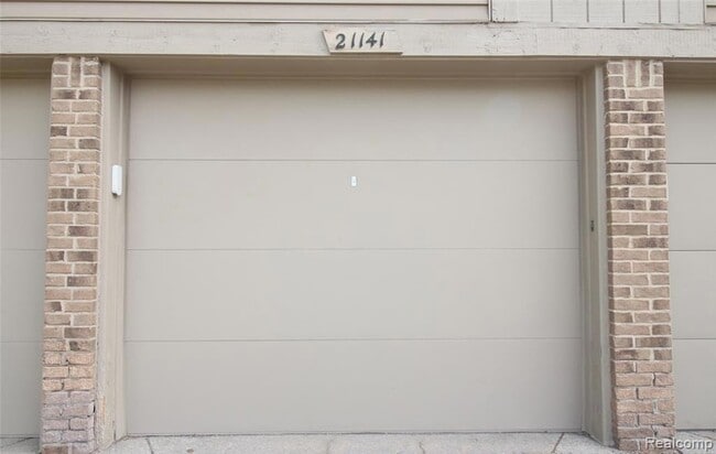 Building Photo - 21141 E Glen Haven Cir