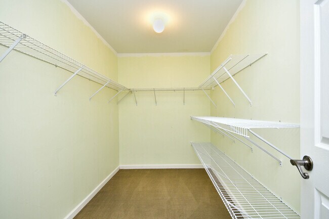 Building Photo - 400 Sunward Path